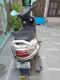 White Mahindra Rodeo RZ