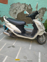 White Mahindra Rodeo RZ