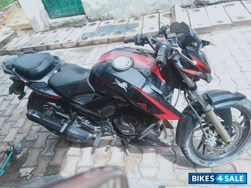 Black TVS Apache RTR 200 4V Race Edition 2.0