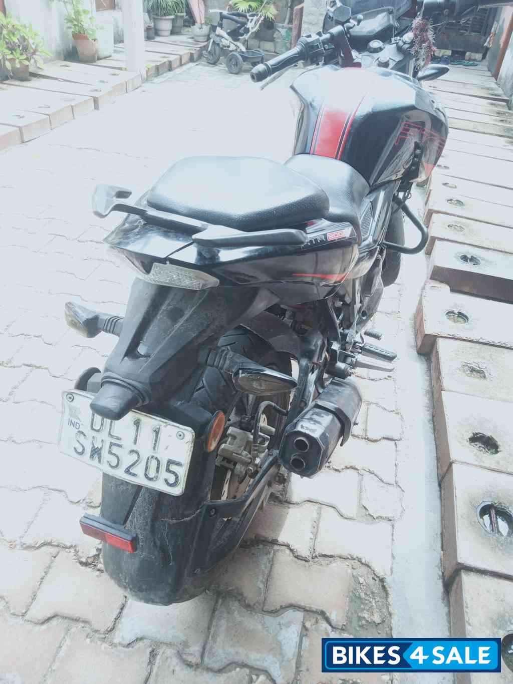 Black TVS Apache RTR 200 4V Race Edition 2.0