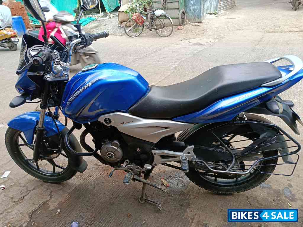 Blue Bajaj Discover 125 ST
