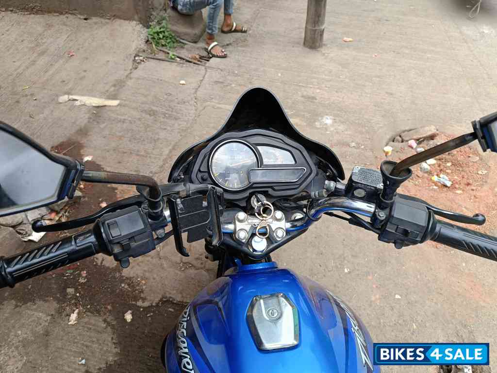 Blue Bajaj Discover 125 ST