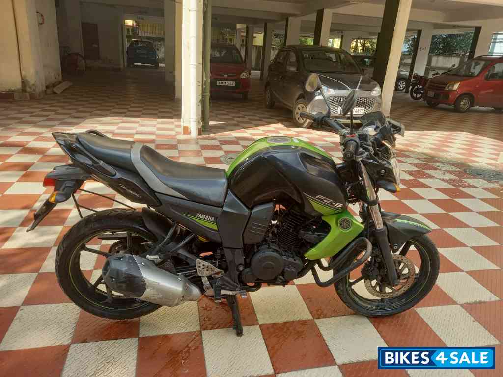 Black Green Yamaha FZ-S