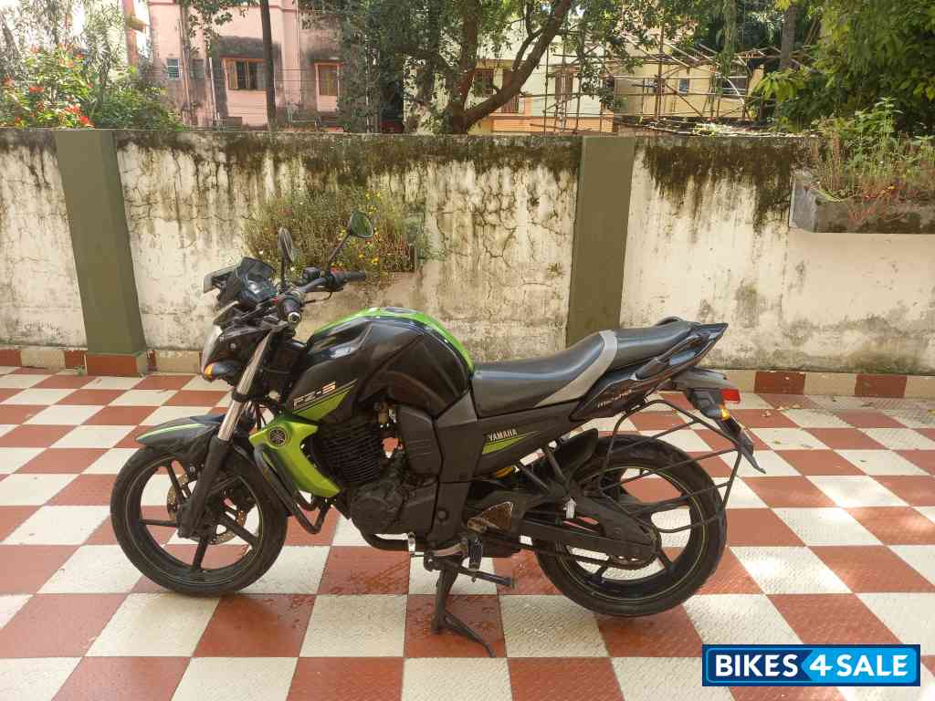 Black Green Yamaha FZ-S
