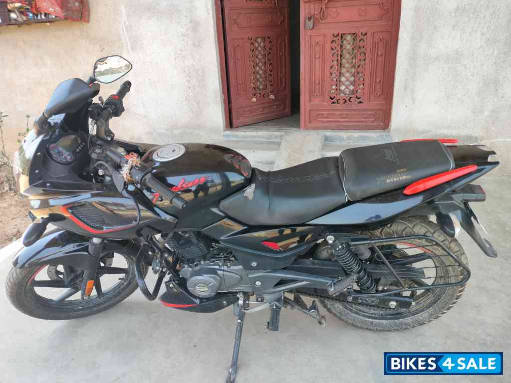 Bajaj Pulsar 180F Neon BS6