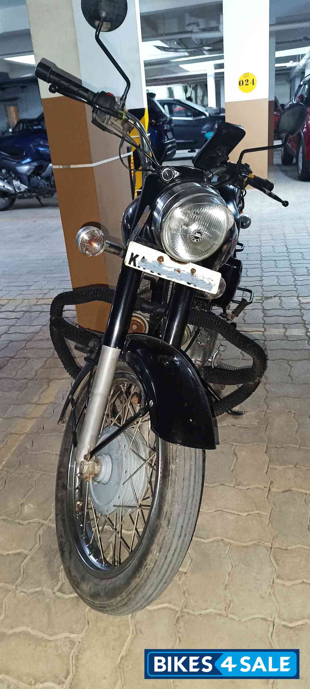 Black Royal Enfield Bullet Standard 350