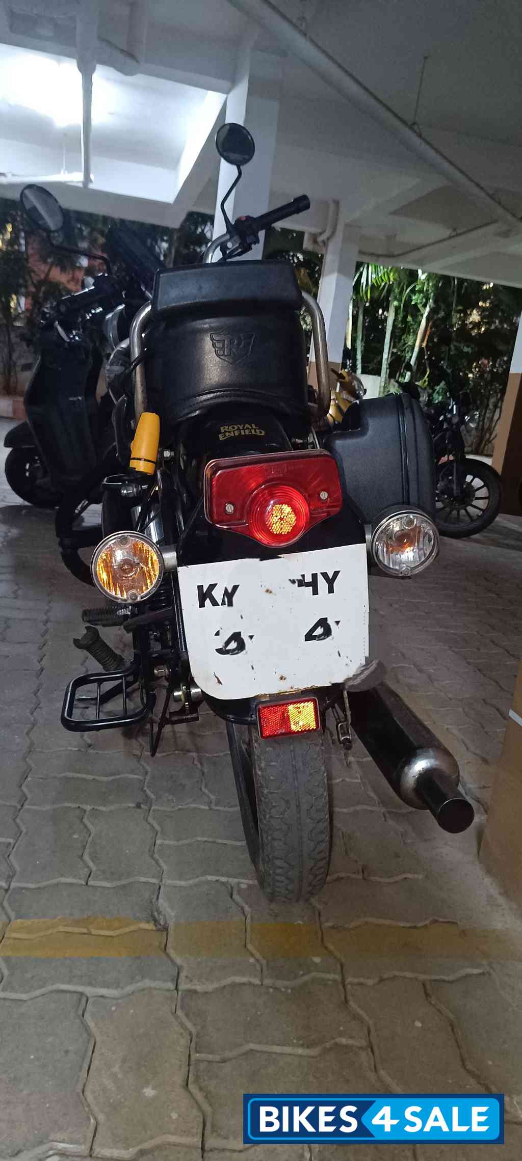 Black Royal Enfield Bullet Standard 350 Black Royal Enfield Bullet Standard 350