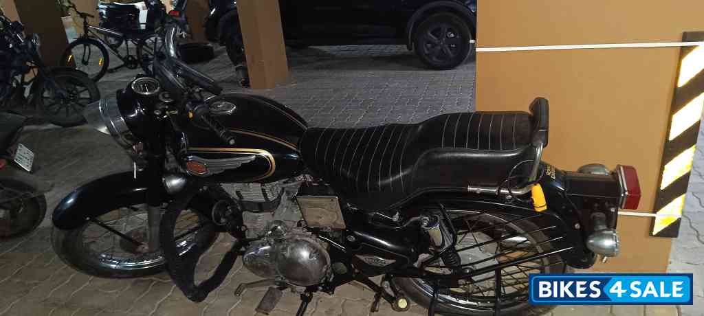 Black Royal Enfield Bullet Standard 350 Black Royal Enfield Bullet Standard 350