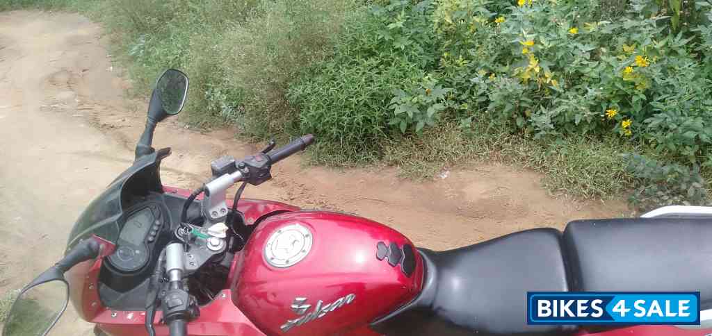 Red Bajaj Pulsar 220F