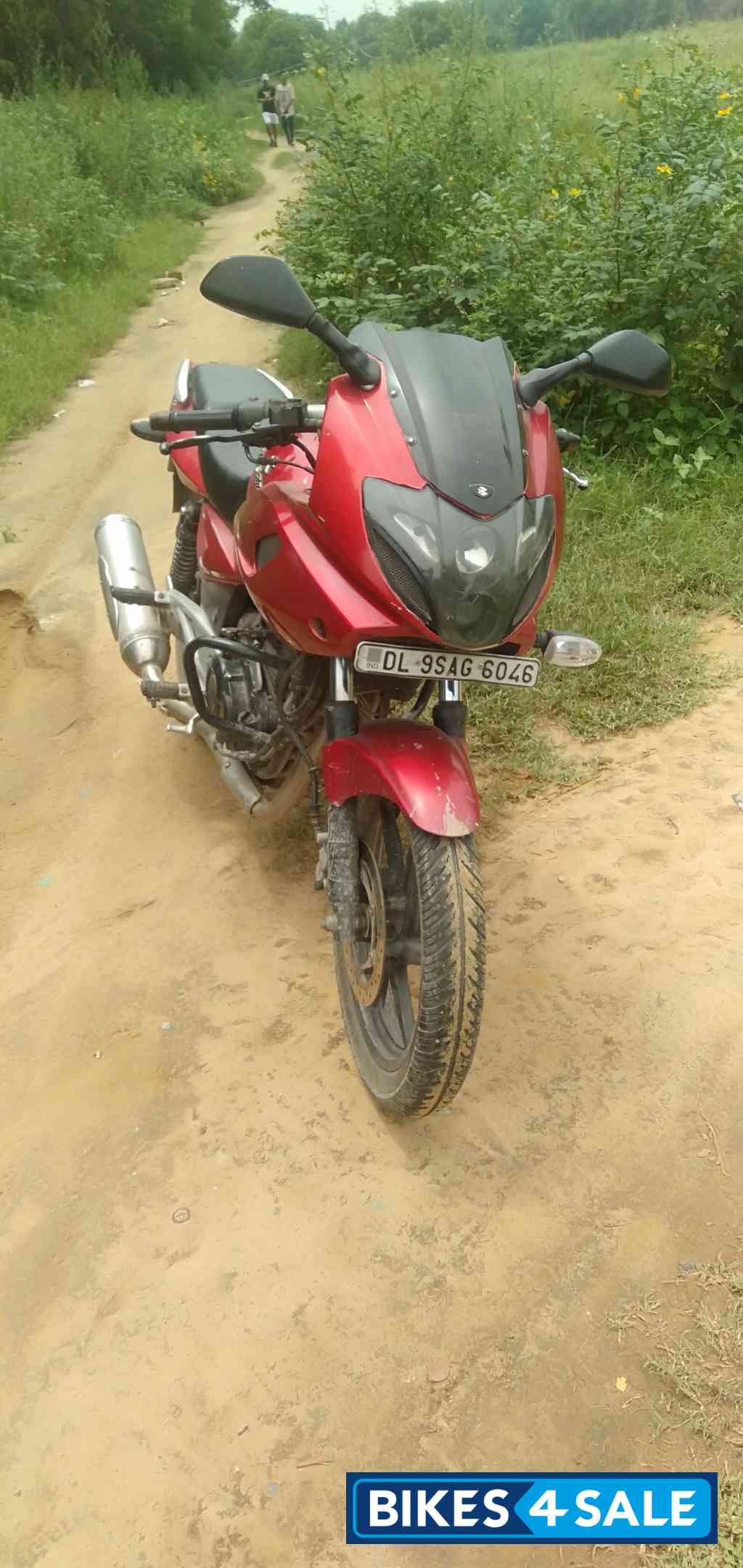 Red Bajaj Pulsar 220F