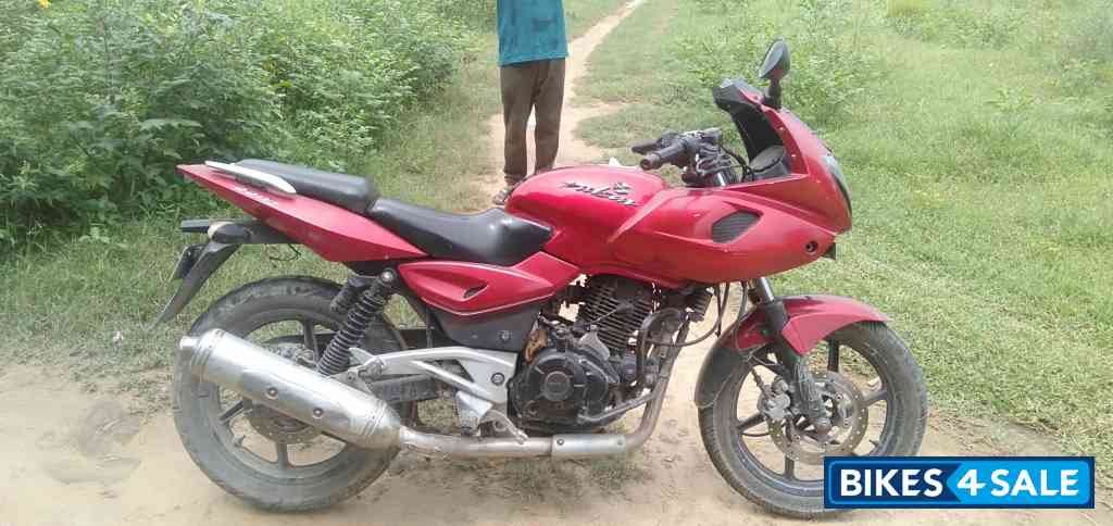Red Bajaj Pulsar 220F