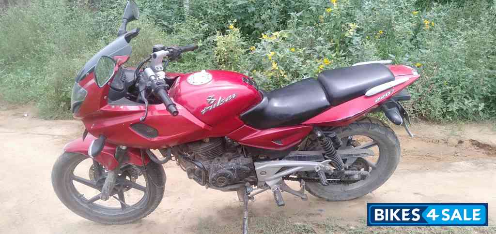 Red Bajaj Pulsar 220F
