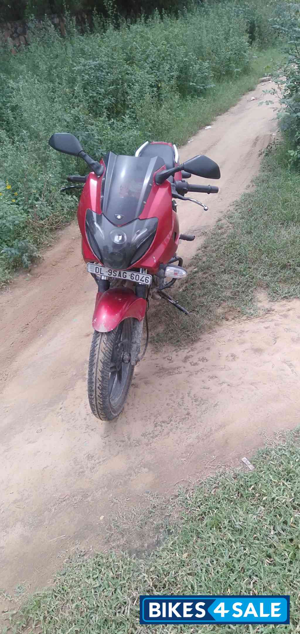 Red Bajaj Pulsar 220F