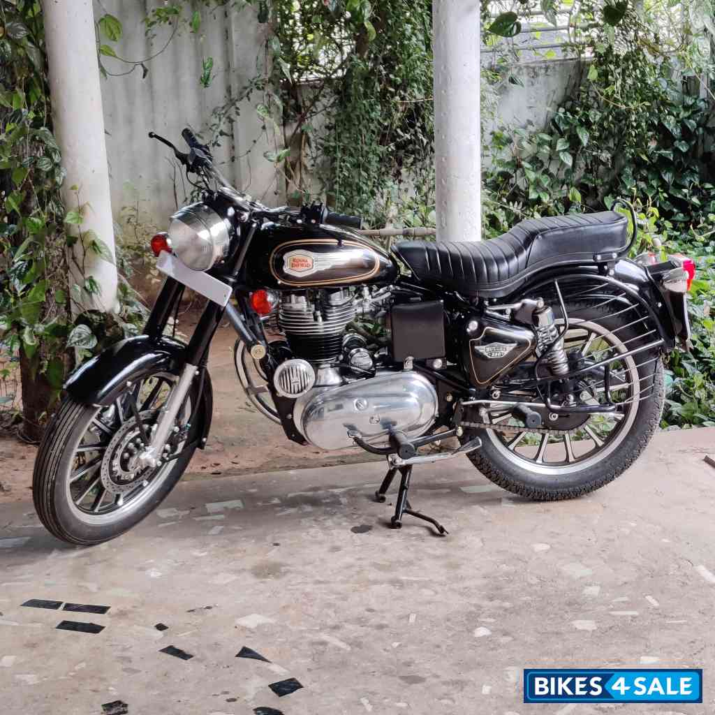 Black Royal Enfield Bullet 350