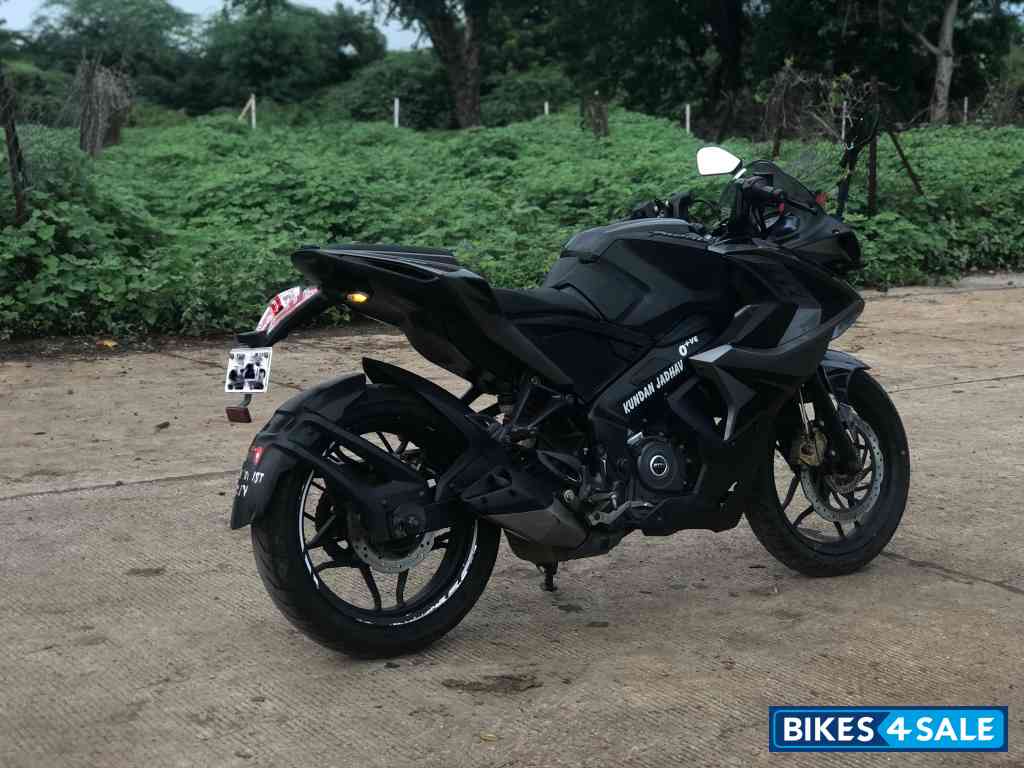 Black Bajaj Pulsar RS 200 ABS
