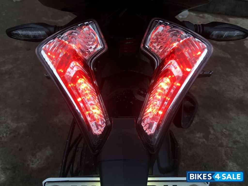 Black Bajaj Pulsar RS 200 ABS