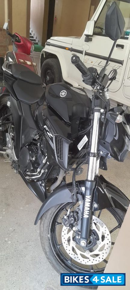 Black Yamaha FZ 25 BS6