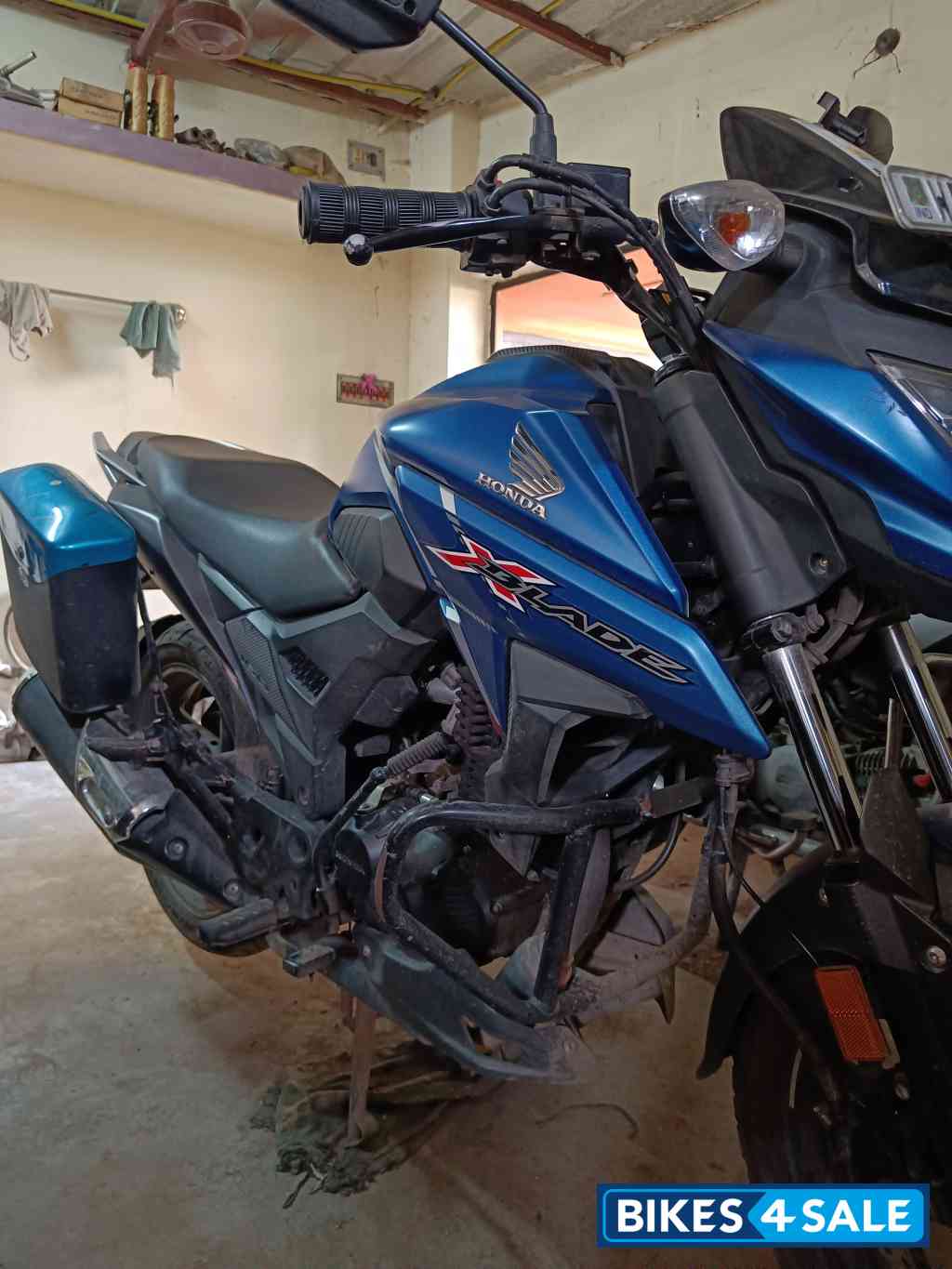 Blue Honda XBlade BS6