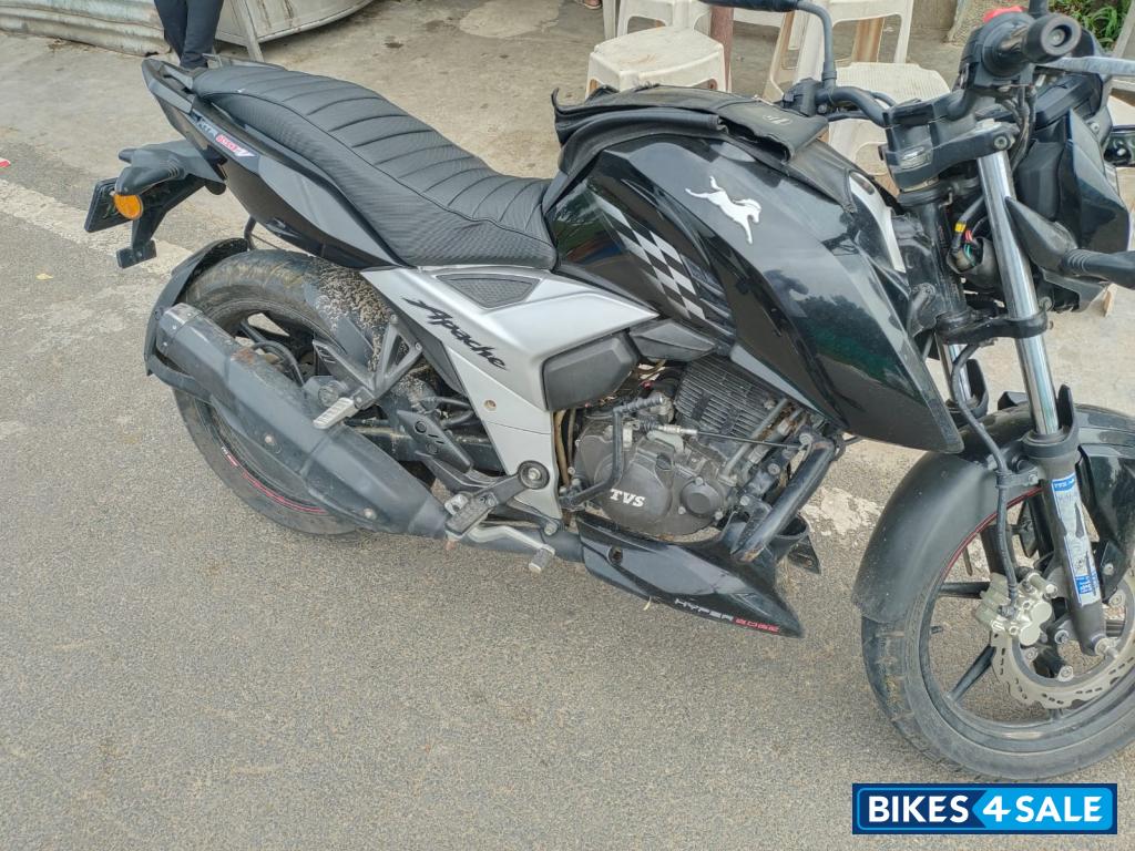 Black TVS Apache RTR 160 4V