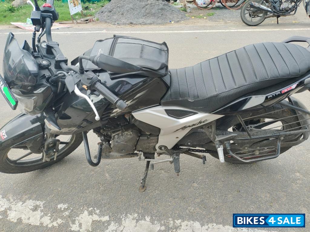 Black TVS Apache RTR 160 4V