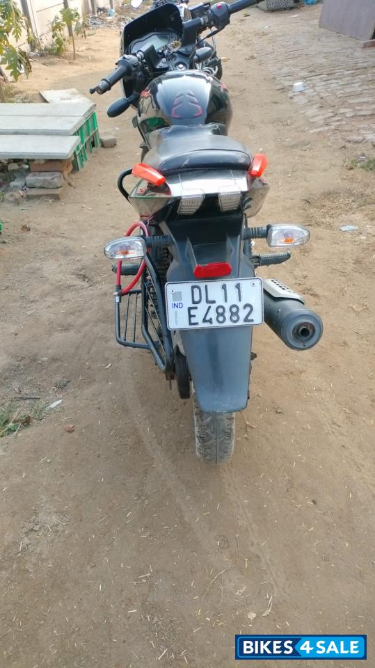 Black Bajaj Pulsar 125 Carbon Fibre Disc Split Seat