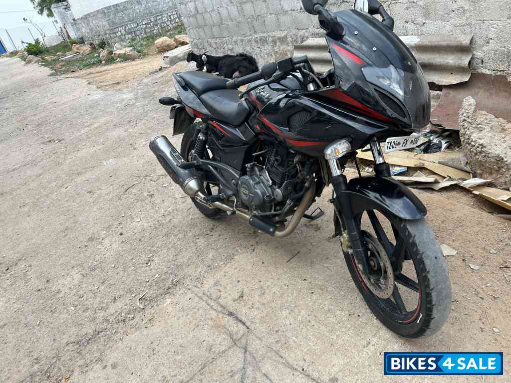 Bajaj Pulsar 220F