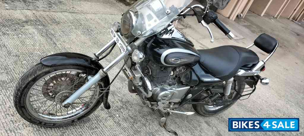 Black Bajaj Avenger Cruise 220