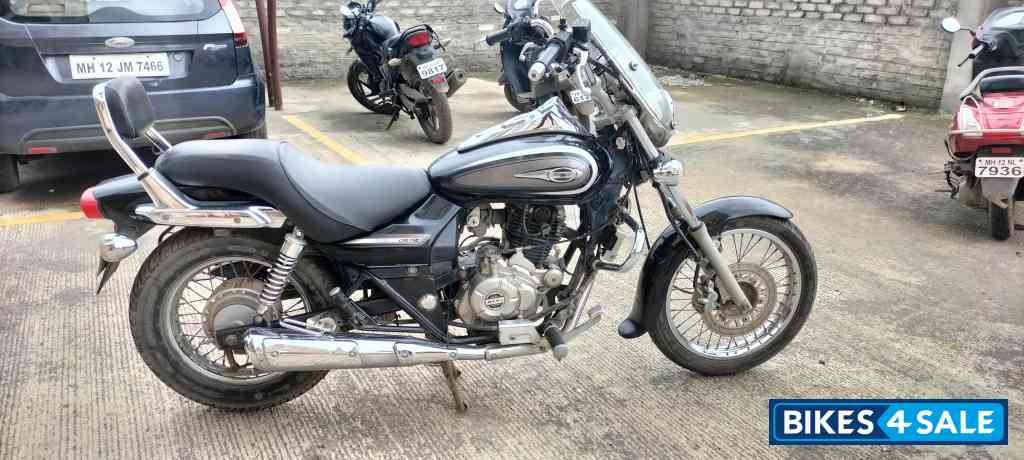 Black Bajaj Avenger Cruise 220 Black Bajaj Avenger Cruise 220