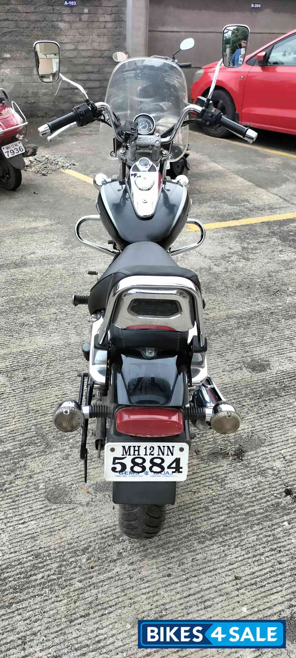 Black Bajaj Avenger Cruise 220 Black Bajaj Avenger Cruise 220