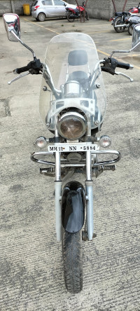 Black Bajaj Avenger Cruise 220