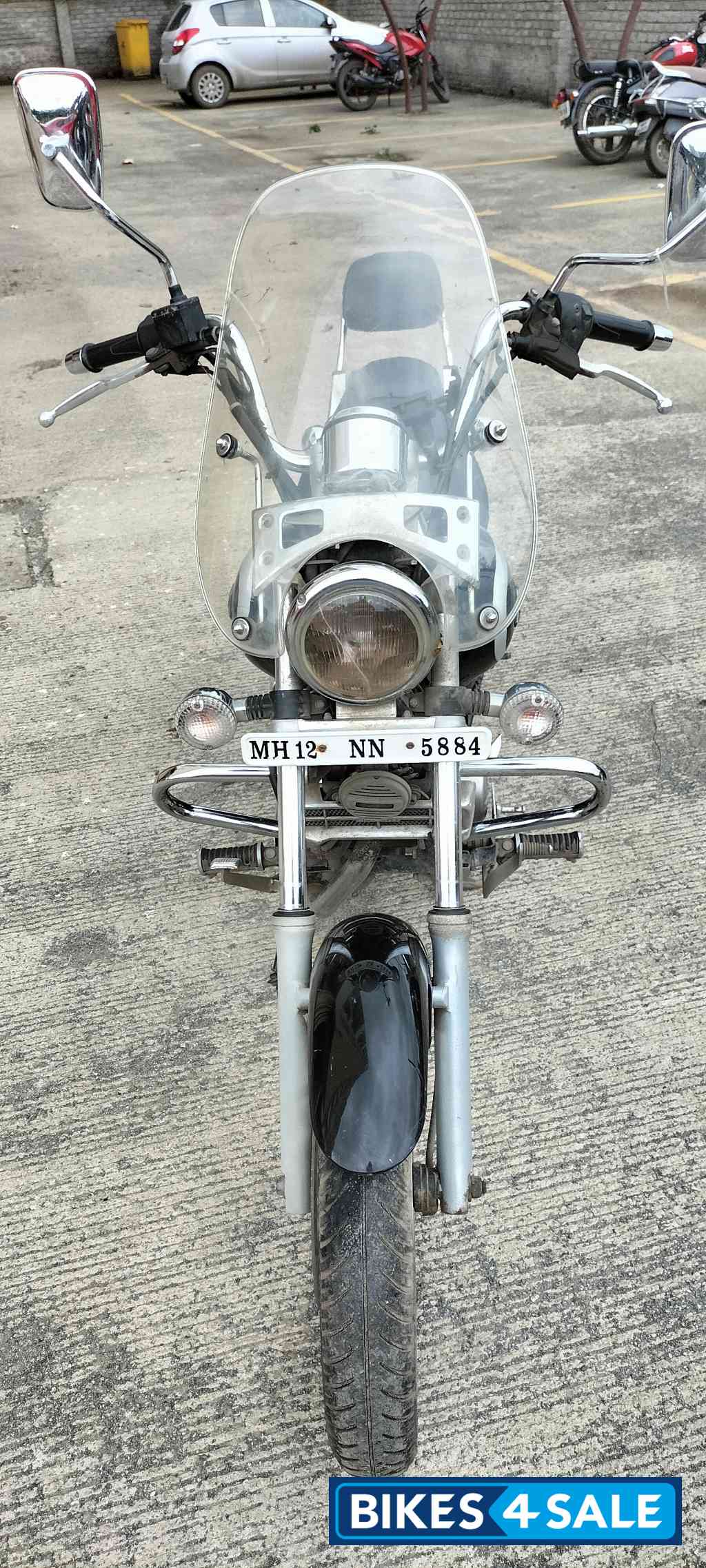 Black Bajaj Avenger Cruise 220 Black Bajaj Avenger Cruise 220