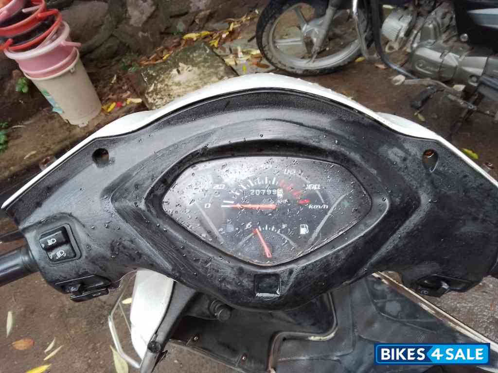 White Honda Activa 3G