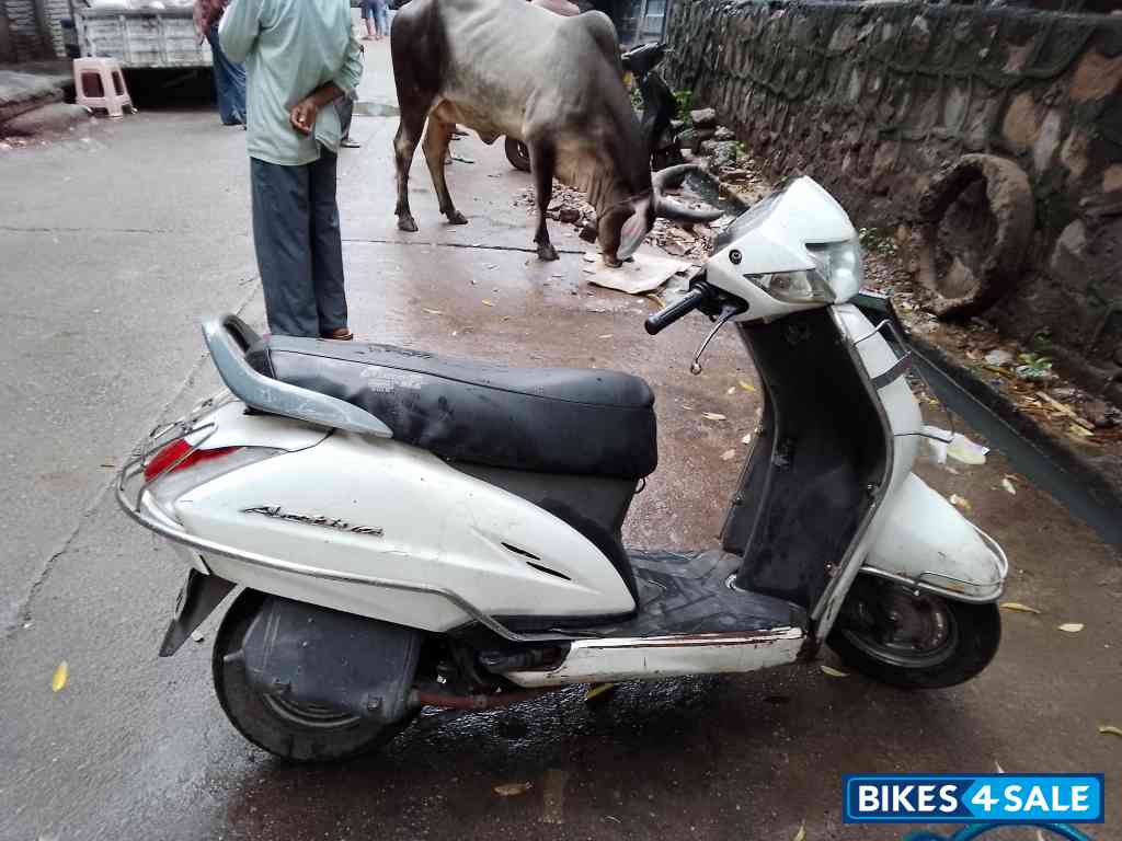 White Honda Activa 3G