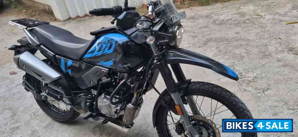 Blue - Black Hero Xpulse 200 4V