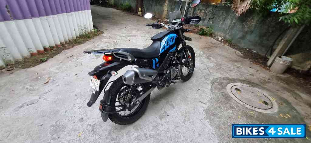 Blue - Black Hero Xpulse 200 4V