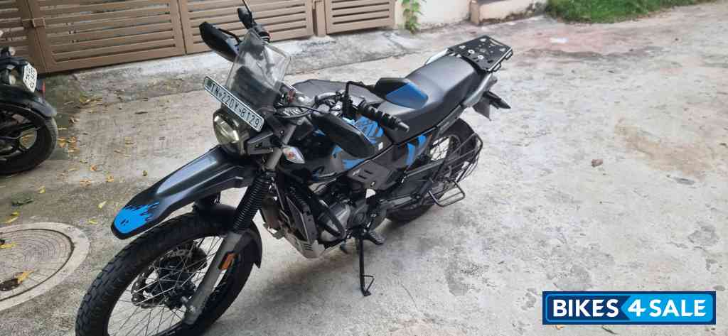 Blue - Black Hero Xpulse 200 4V