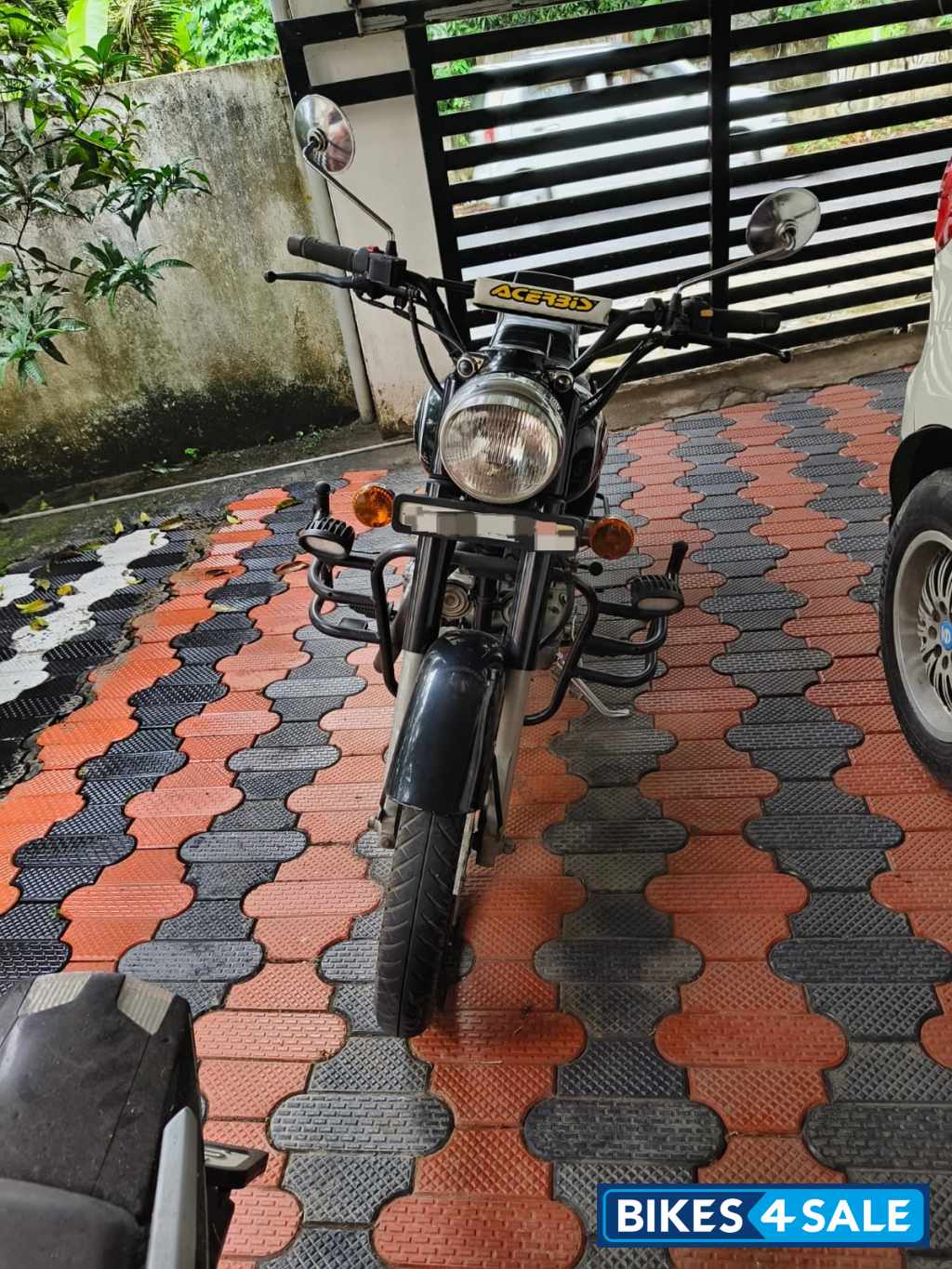 Black Royal Enfield Bullet Standard 500