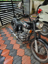 Black Royal Enfield Bullet Standard 500
