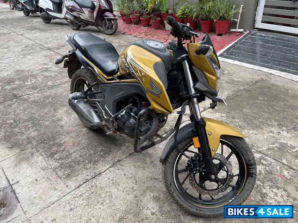 Honda CB Hornet 160R