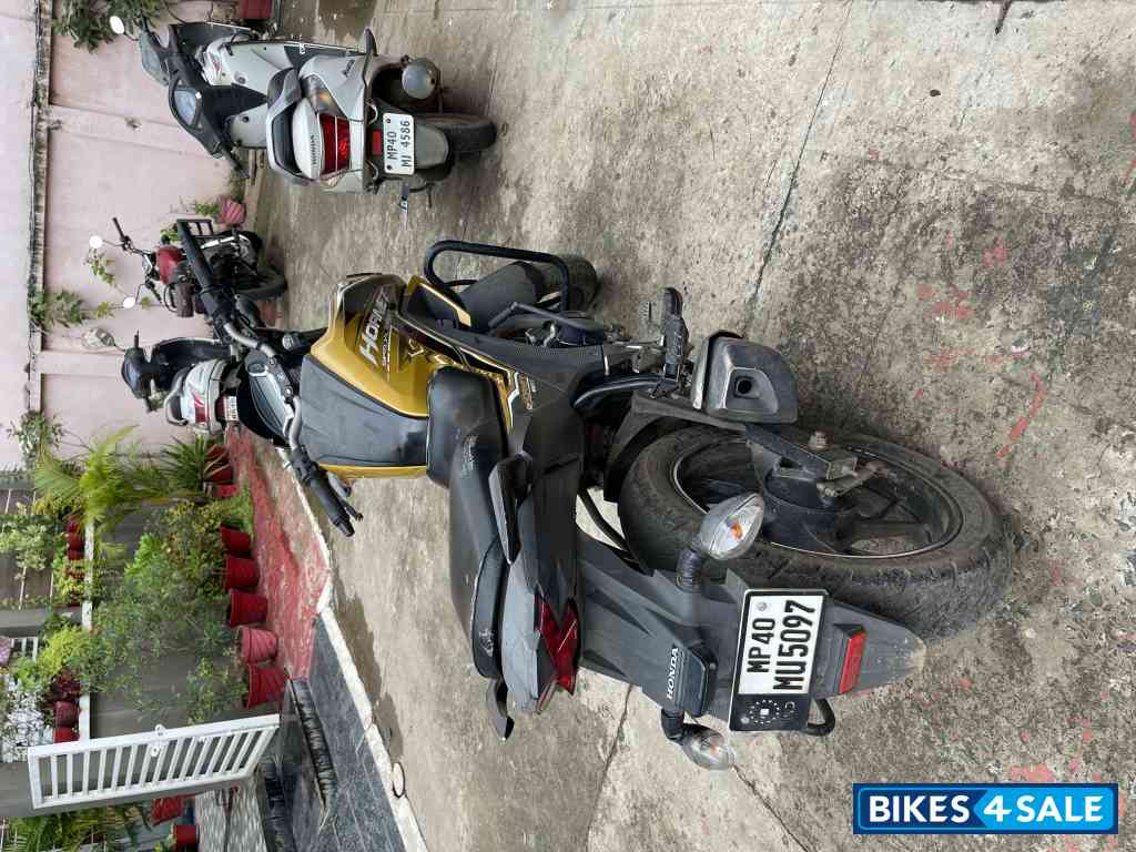 Honda CB Hornet 160R