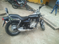 Black Bajaj Avenger Cruise 220