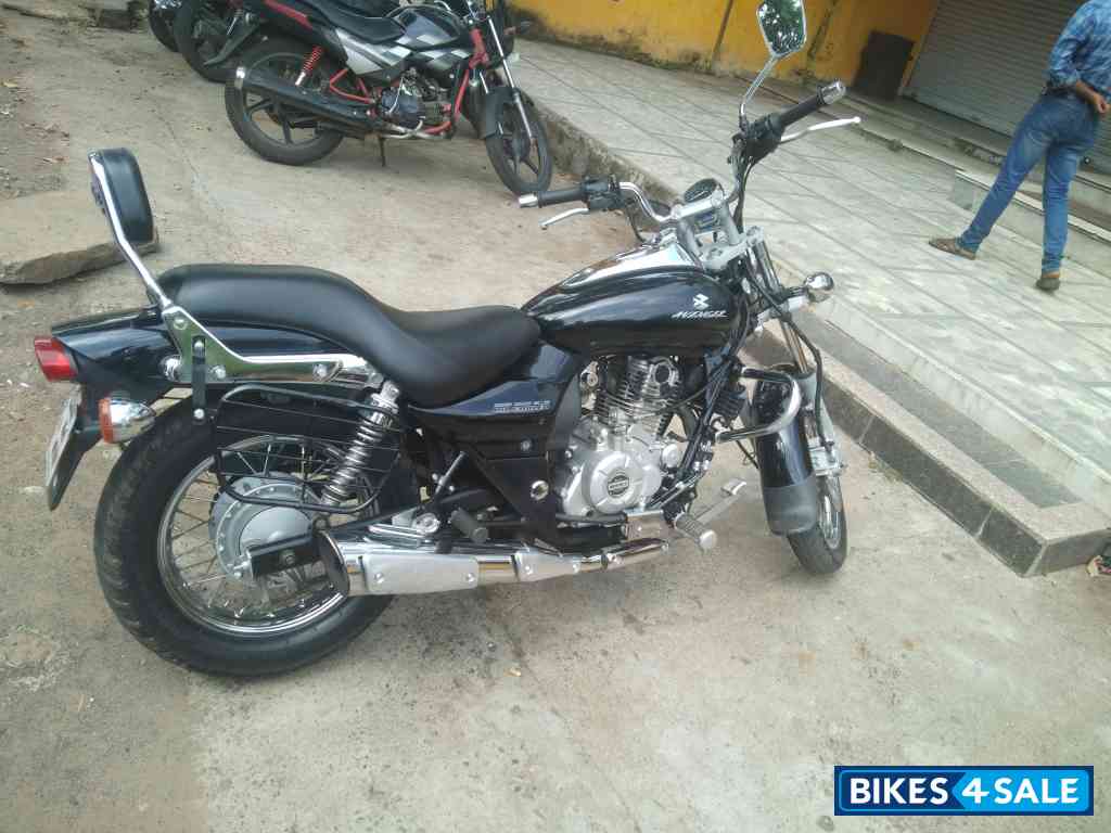 Black Bajaj Avenger Cruise 220