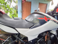 White Hero Xtreme 160R BS6