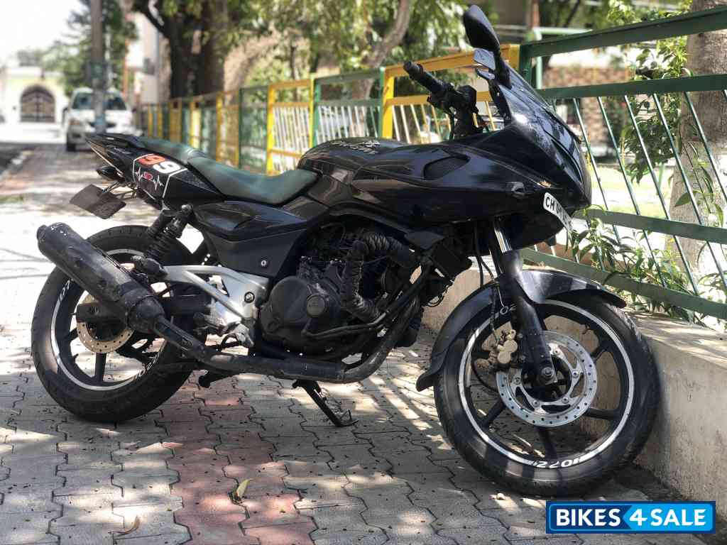 Bajaj Pulsar 220F