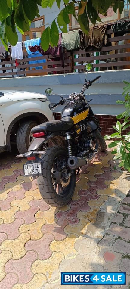 Yellow And Black Honda CB350RS