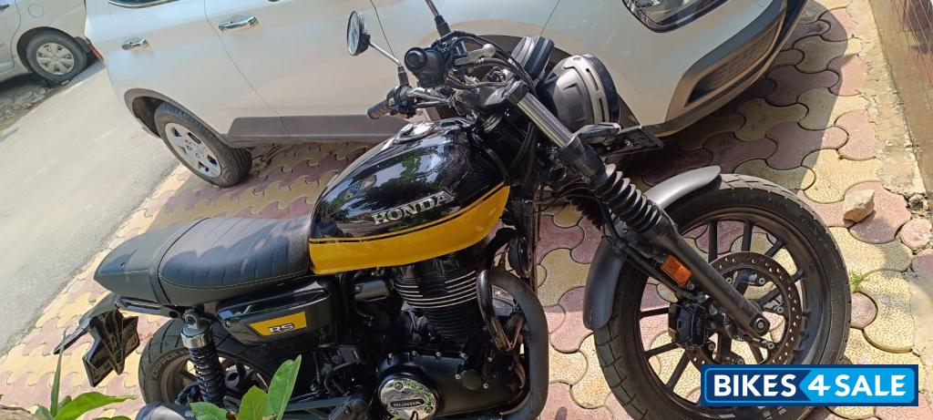 Yellow And Black Honda CB350RS