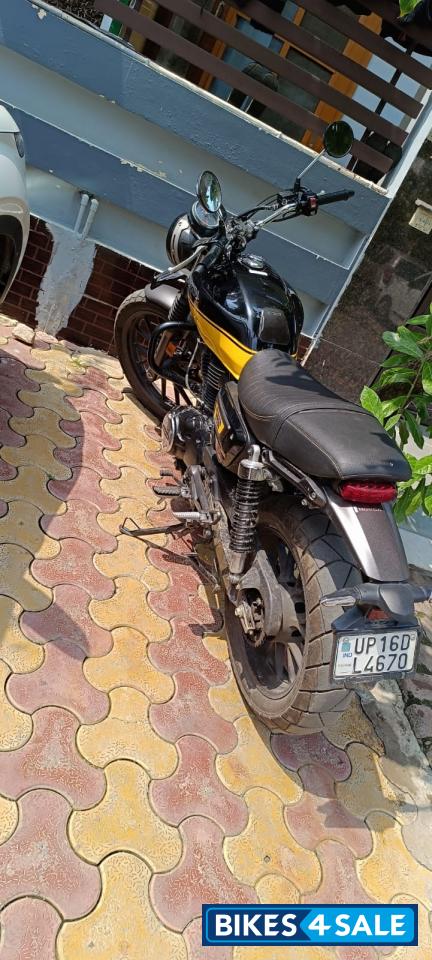 Yellow And Black Honda CB350RS