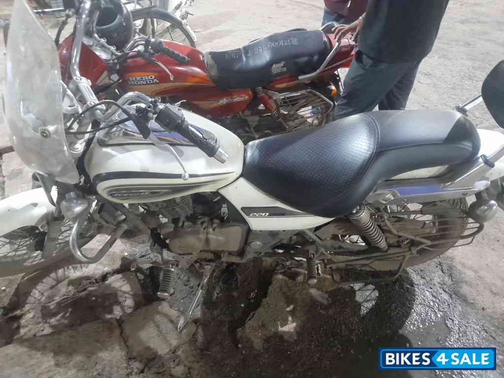 Bajaj Avenger Cruise 220 BS6