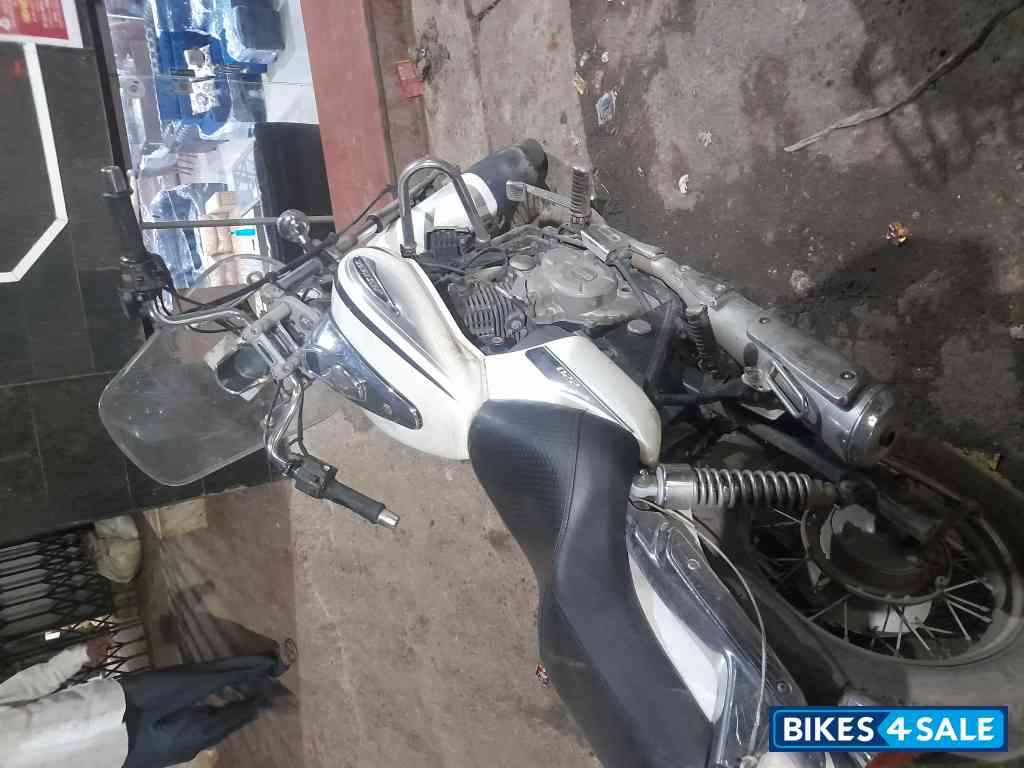 Bajaj Avenger Cruise 220 BS6