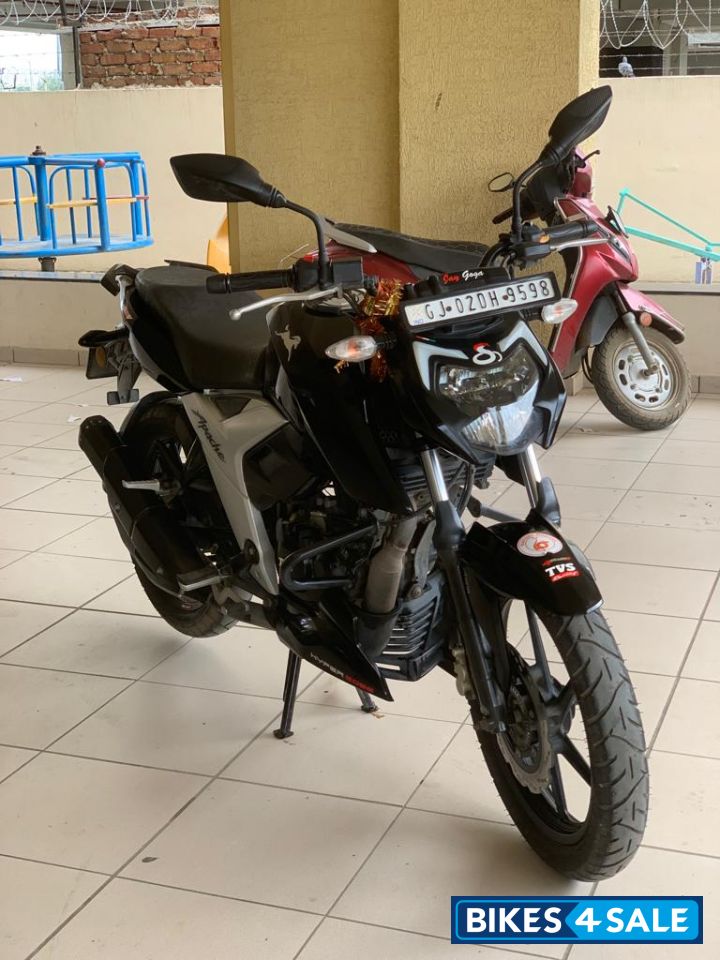 Black TVS Apache RTR 160 2020